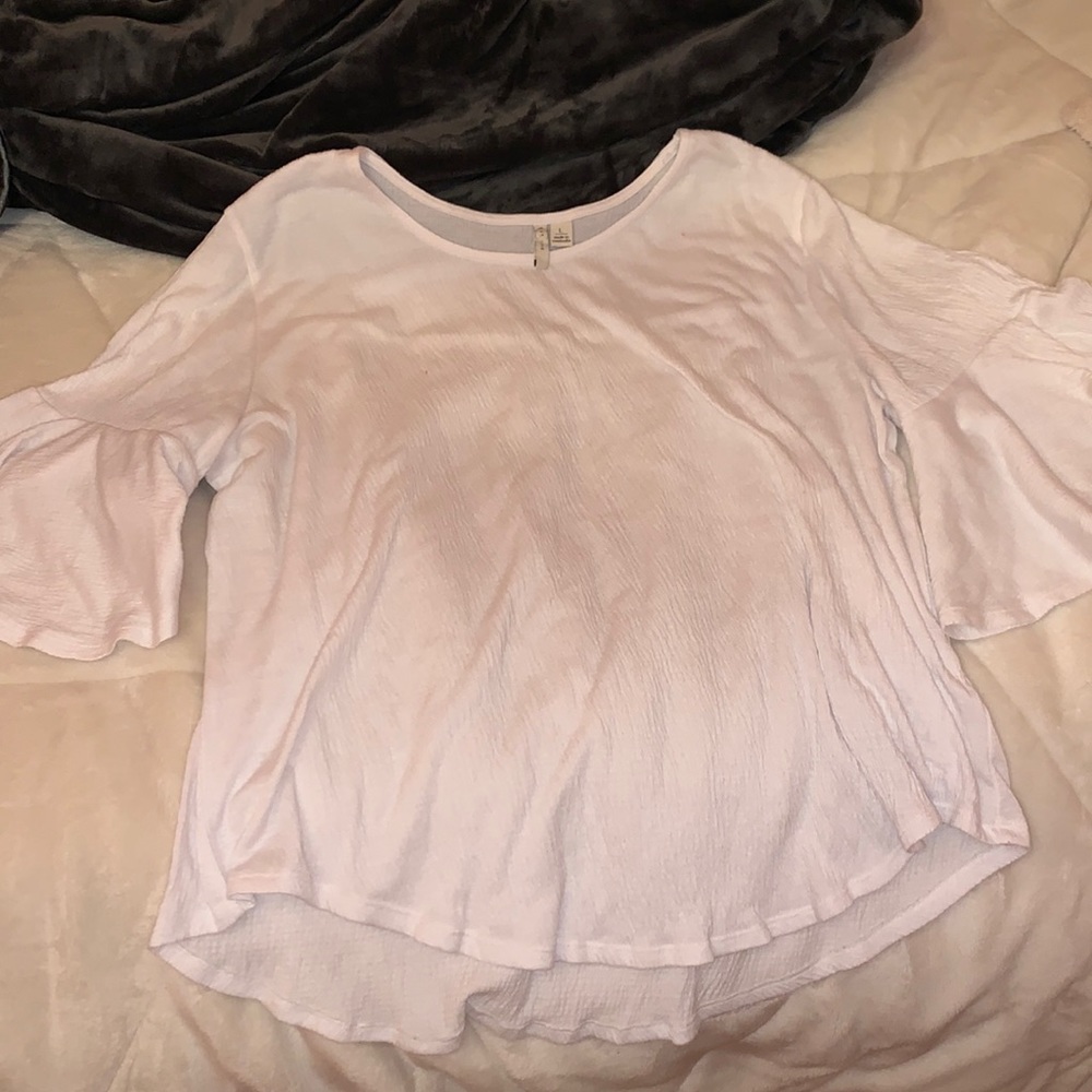 cute white flowy sleeve shirt size L